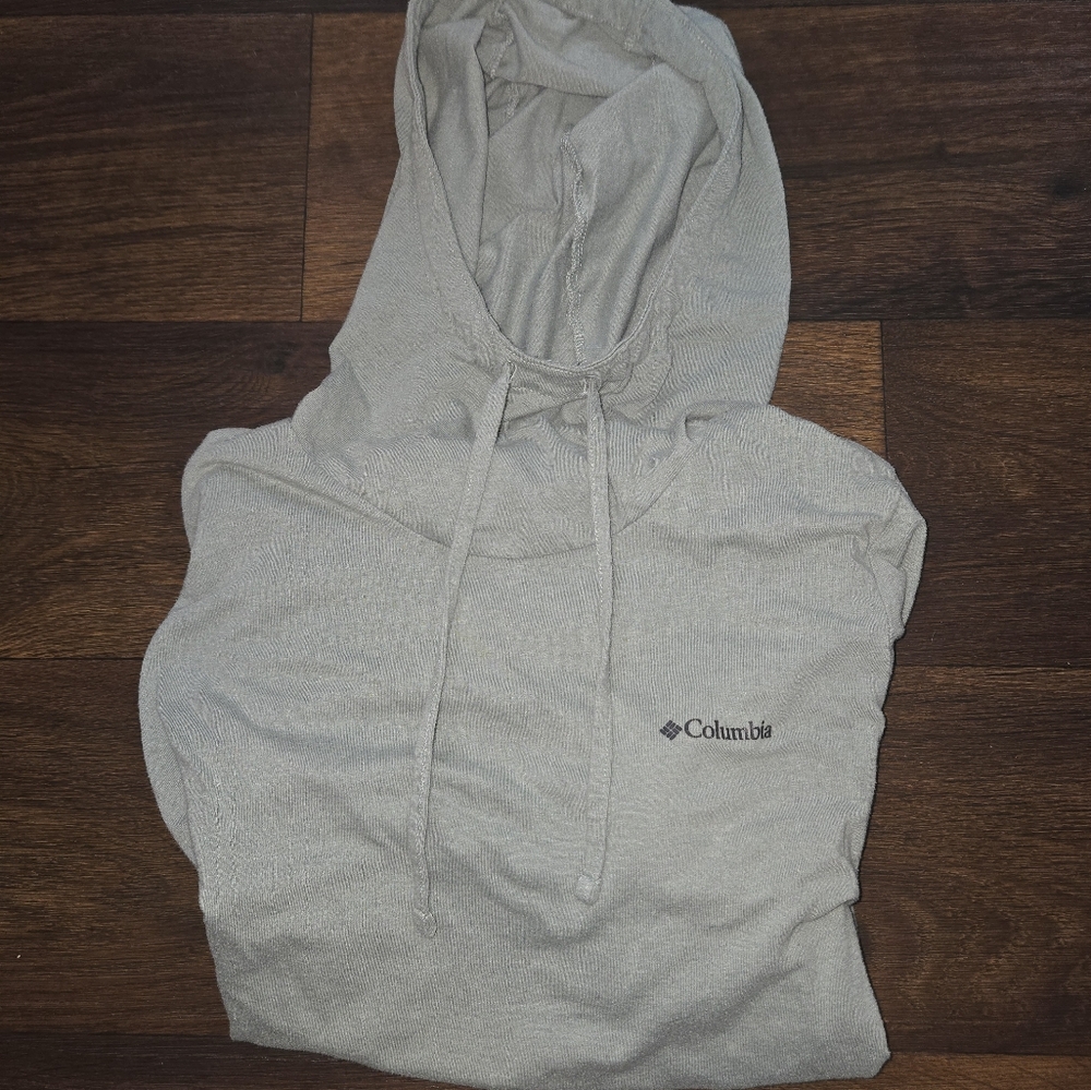 Columbia Womens  T-shirt  lHoodie. Size Medium